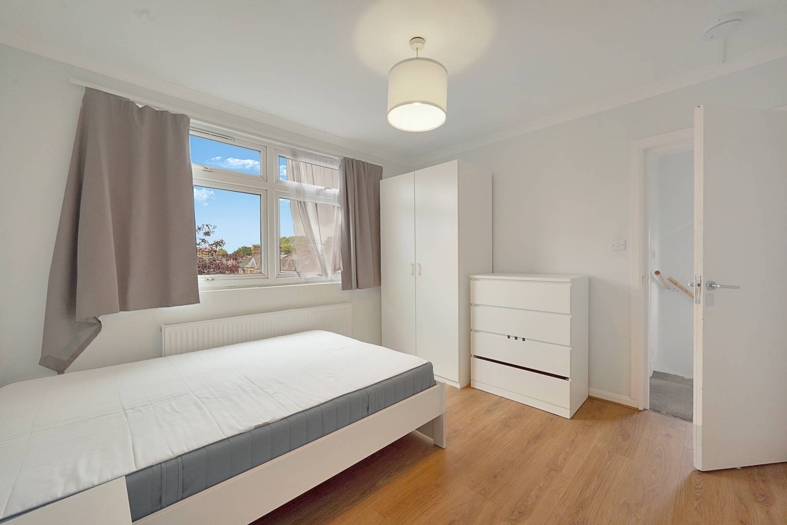 			3 Bedroom, 2 bath, 1 reception Flat			 Priory Terrace, South Hampstead